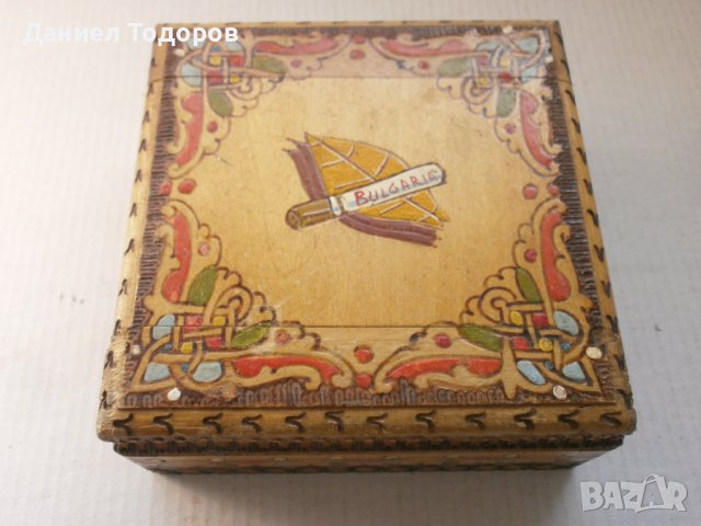 Стара  Дървена Табакера, Дървена  Кутия с Пирограф , снимка 1 - Табакери - 38384343