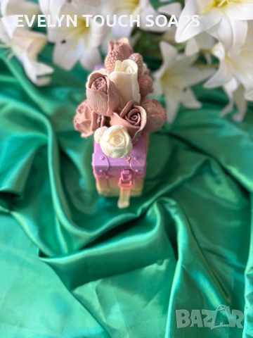 Луксозни подаръчни букети със сапунени цветя , снимка 2 - Подаръци за жени - 54231039