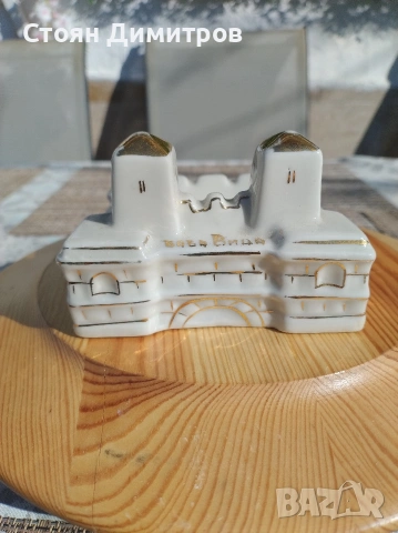 Порцеланов пепелник,,Баба Вида,, 1960г.колекционерски тегло 338гр. български,здрав,чист