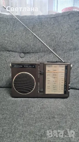 портативно ретро радио Grundig Music Boy 50, снимка 2 - Радиокасетофони, транзистори - 49336349