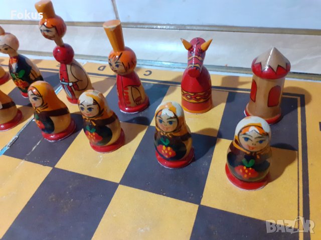 Руски дървен шах с ръчно изработени фигури матрьошки, снимка 5 - Антикварни и старинни предмети - 44263249