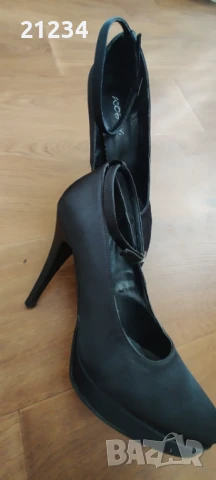 Сатенени обувки на ток, снимка 2 - Дамски елегантни обувки - 51097941