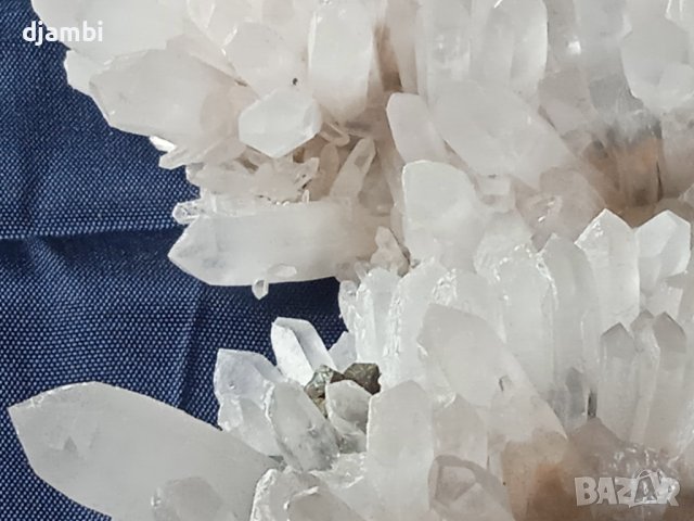 №48,Кварц, Кварцова друза с хематит и доломит,Кристали,Минерали,Родопи,, снимка 5 - Декорация за дома - 42665634