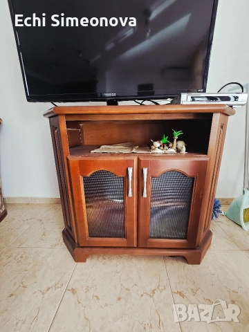 Мебели масивно дърво за спалня ,хол и трапезария.