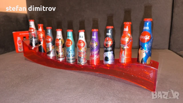Coca Cola 100 години комплект бутилки, 10 мини алуминиеви бутилки с поставка, снимка 3 - Колекции - 51381111