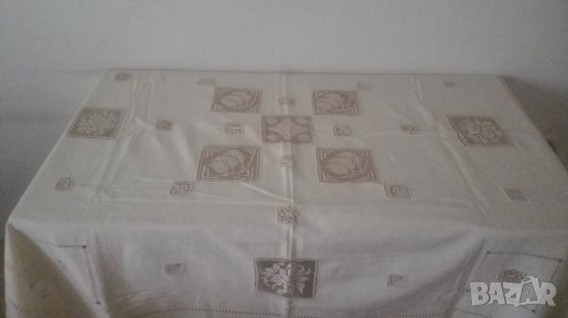Тъкана покривка с ръчно плетиво