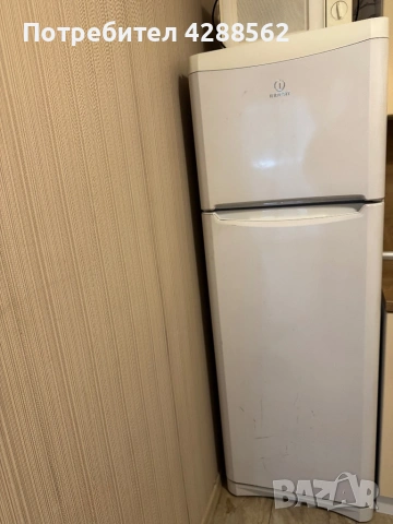 Хладилник Indesit и микровълнова