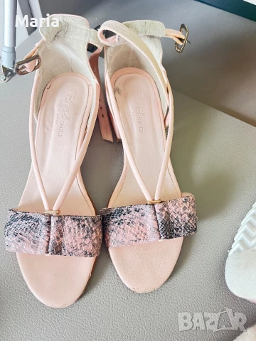 Розови сандали