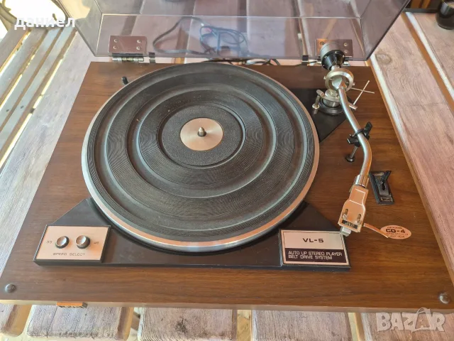 Страхотен полуавтоматичен грамофон JVC VL-5 с ремъчно задвижване и с отличен външен вид