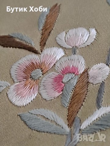 Стари бродирани пана от естествена коприна, снимка 4 - Антикварни и старинни предмети - 40807273