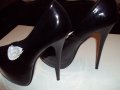 Черни лачени обувки с 18см ток, снимка 1 - Дамски елегантни обувки - 29922082
