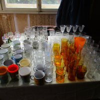Чаши и сервизи стъклени, порцеланови и пластмасови разнообразни, и метални канчета, снимка 1 - Чаши - 31542829