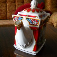 колекционерски порцеланов чайник "Ромео и Жулиета" - Англия, снимка 3 - Антикварни и старинни предмети - 39999494