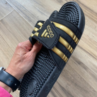 Оригинални черно/златисти чехли adidas Adissage 40 н, снимка 7 - Мъжки чехли - 44795889
