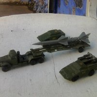 Три умалени метални копия на съветски бойни машини, снимка 1 - Колекции - 42921591