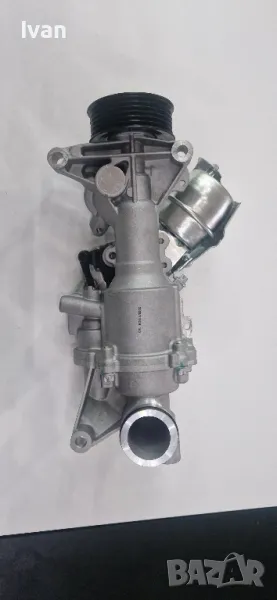 Водна помпа мерцедес W205 C300 , снимка 1