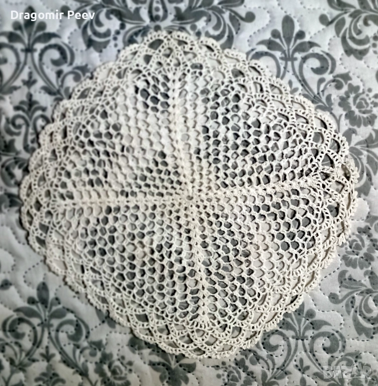 Продавам бяло ръчно плетено каре състояние ново, снимка 1