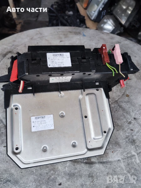 MERCEDES-BENZ S-CLASS W221 КУТИЯ С ПРЕДПАЗИТЕЛИ НА SAM A2215402250 A2215450001, снимка 1