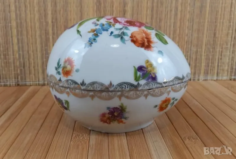 Старо порцеланово яйце - Schlegelmilch, снимка 1