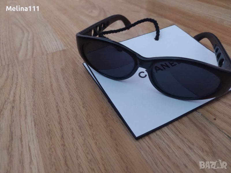 Продава слънчеви очила, снимка 1