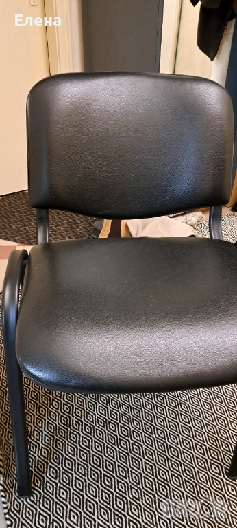 Продавам  запазен и удобен потребителски офис стол., снимка 1