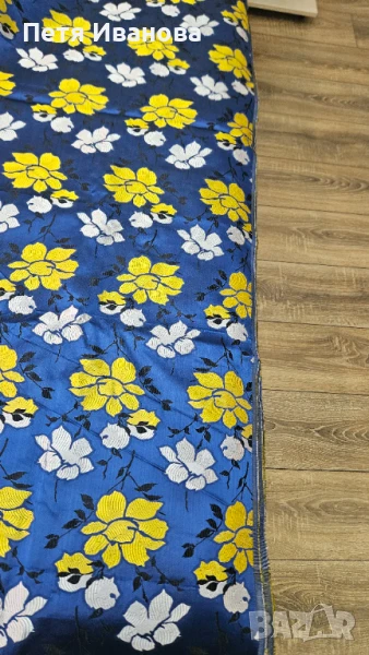 Луксозен плат за шалте в златно и синьо, снимка 1