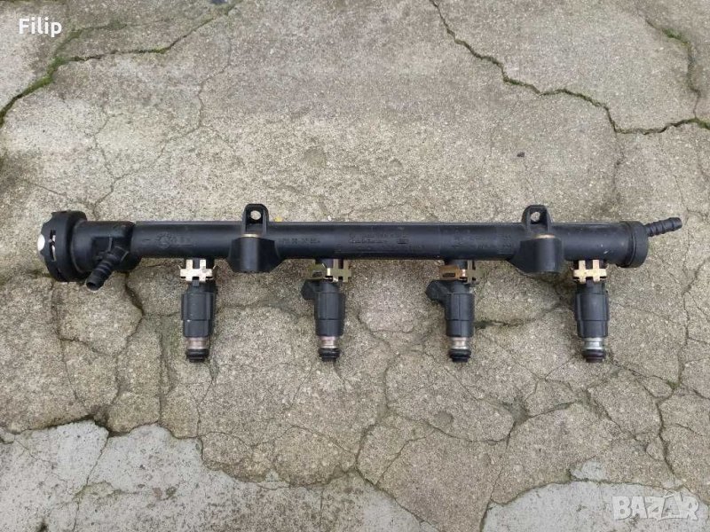 Рейка с дюзи и регулатор за налягане на горивото, снимка 1