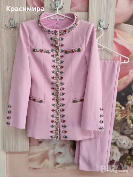 розов костюм с камъни , снимка 1