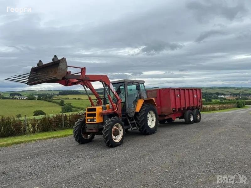 Трактор Рено със самасвално ремарке, снимка 1