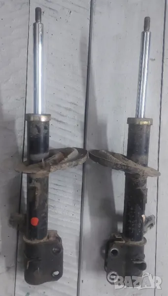 2 броя предни амортисьори за Nissan Micra K12 / 1.2i / 2003-2010г, снимка 1