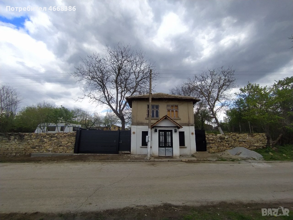 Investment Opportunity! For sale a wonderful two-story house-villa, partly renovated, снимка 1
