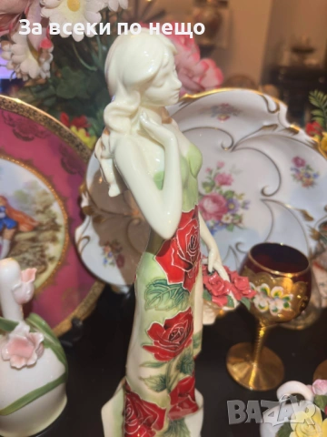 Old Tupton Ware England  Circa 1997 “ Царицата на розите” Код P2122, снимка 4 - Декорация за дома - 54159163