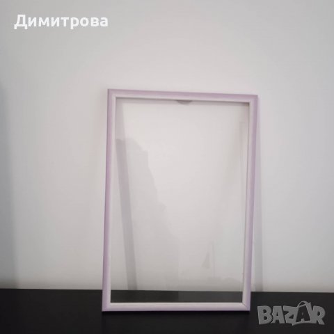 Голяма дървена рамка със стъкло
