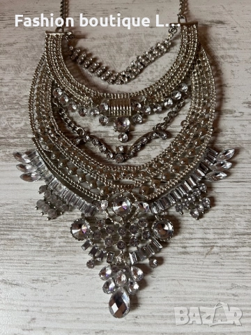 Уникално дамско колие в сребърен цвят с блестящи камъчета по цялото деколте ❤️❤️❤️❤️, снимка 3 - Колиета, медальони, синджири - 52010211