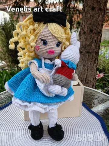 Алиса в Страната на чудесата / плетена кукла , снимка 7 - Други ценни предмети - 54061943