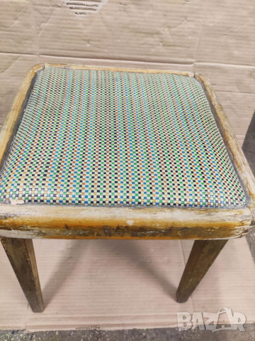 Продавам стара дървена табуретка, снимка 4 - Столове - 36412500