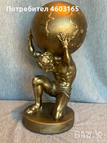 Скулптура на Атлас Титан, държащ глобус