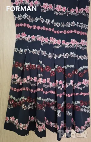 РАЗКОШНА тъмносиня кукленска рокля на розови цветчета, снимка 6 - Рокли - 49820018