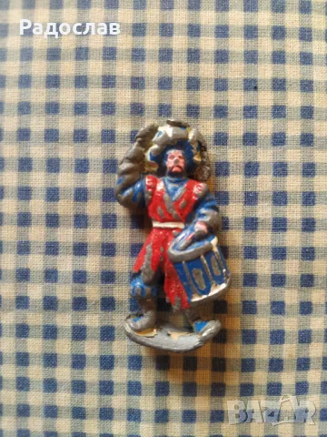 стара оловна фигурка 