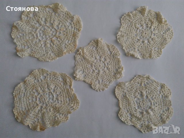 Ръчно плетени на една кука карета и салфетки, снимка 10 - Декорация за дома - 42079141