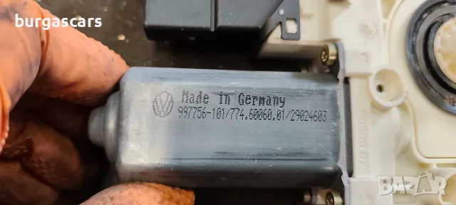Мотор Заден Ляв Стъклоповдигач 1k0 959 703 C Vw Golf 5 , снимка 2 - Части - 56230206
