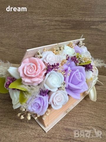 Аранжировка с цветя от соев восък, снимка 3 - Подаръци за жени - 54356096