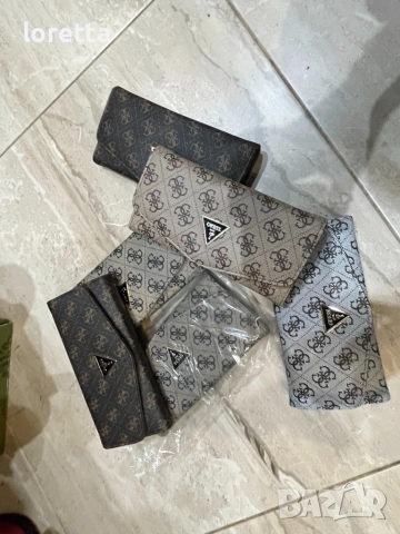 Портфейли Guess , снимка 3 - Портфейли, портмонета - 52436359