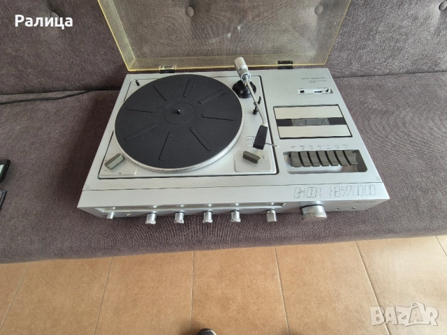 Комбинирана музикална уредба Toshiba SM-2700: грамофон + AM/FM радио + касетофон + усилвател