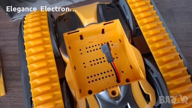 Радиоуправляема каскадна количка Stunt OXHMA 1:18 (2.4GHz), снимка 5 - Коли, камиони, мотори, писти - 52223677