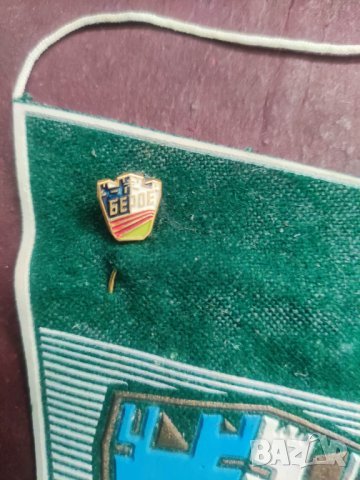 Продавам стари футболни флагчета и значки 1, снимка 2 - Колекции - 44366506