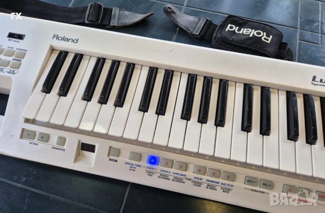 Roland Lucina AX-09 Synth Keytar (синтезатор-китара)