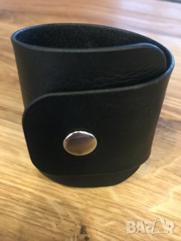 Черна Кожена гривна