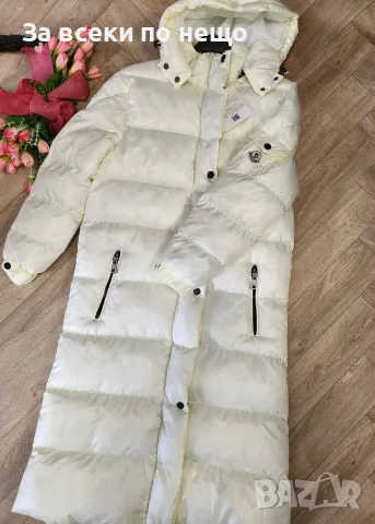 Луксозно Зимно Дълго Дамско Яке Moncler В Бял Цвят С Качулка И Джобове С Цип Код I_47 , снимка 2 - Якета - 56152497