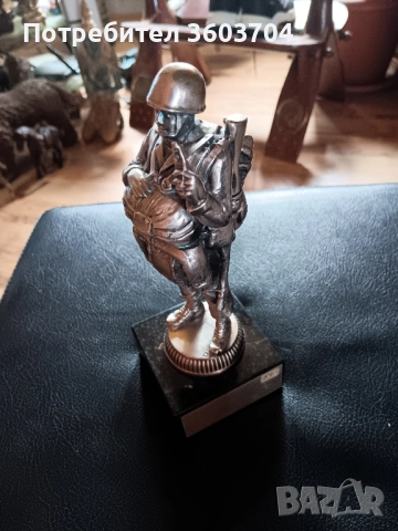 статуетка на войник